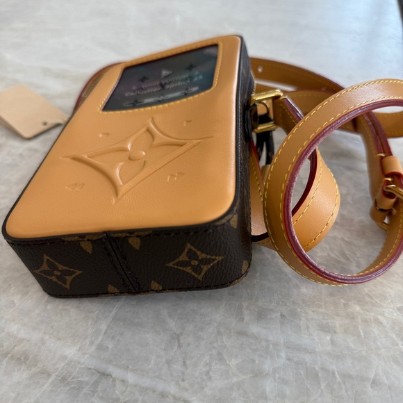 Louis Vuitton Music Player Wearable Wallet with Crossbody Strap Monogram - Picture 5 of 11